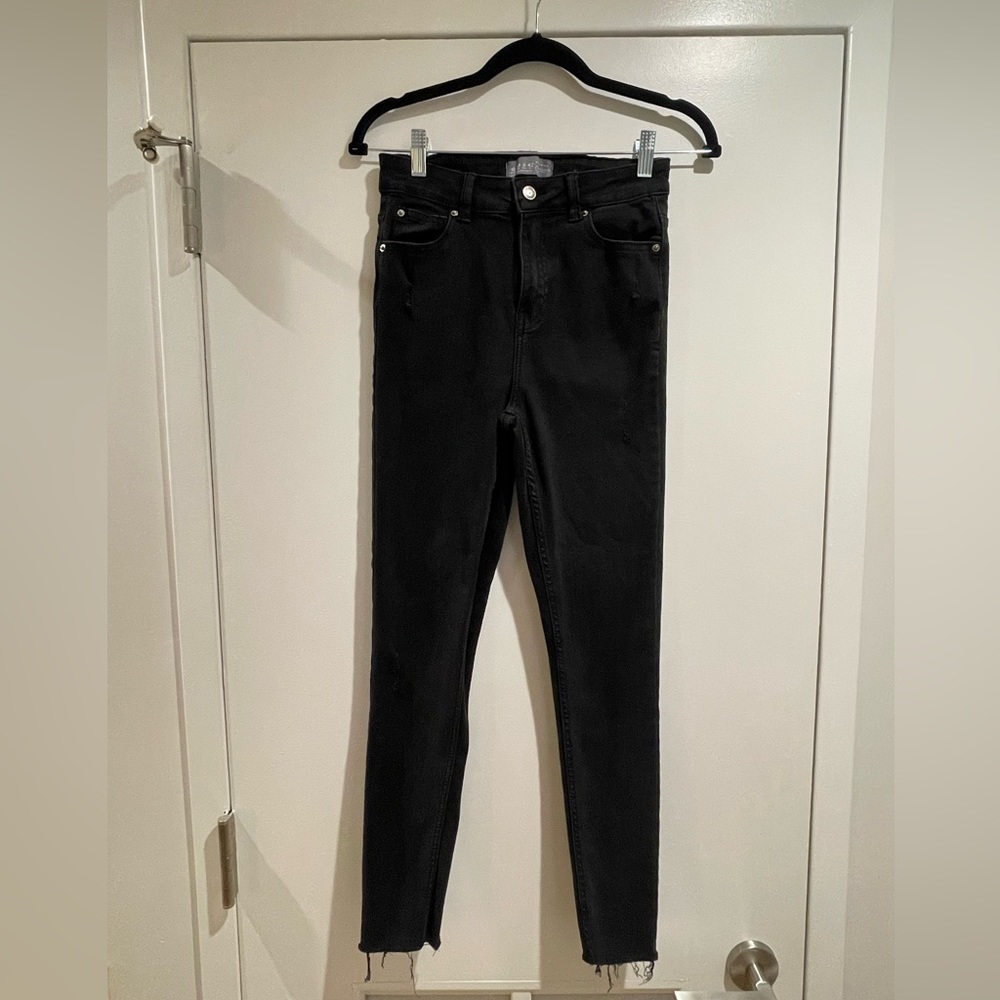 Black distressed skinny jeans